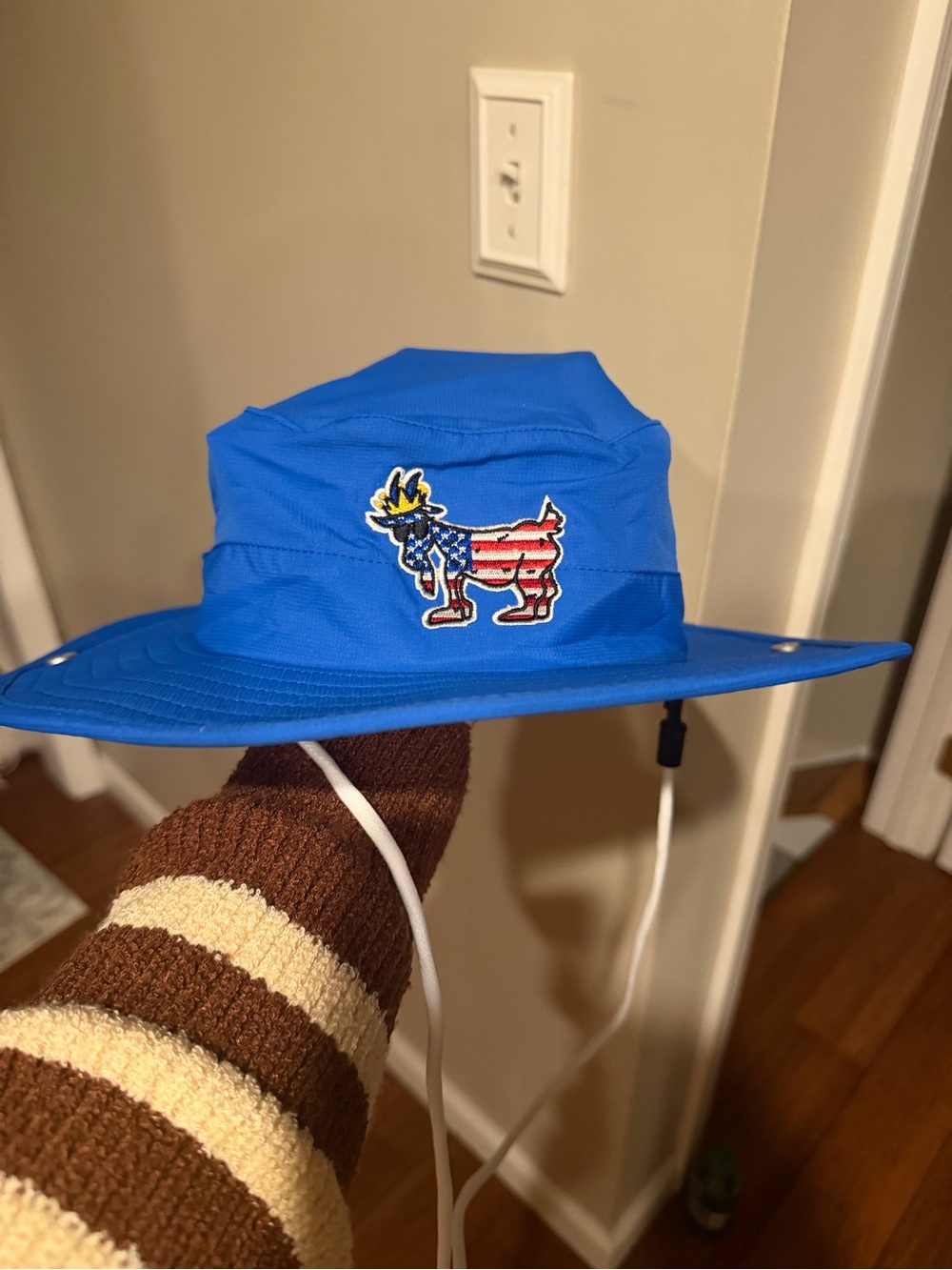 Goat USA floppy hat with patriotic print NWT